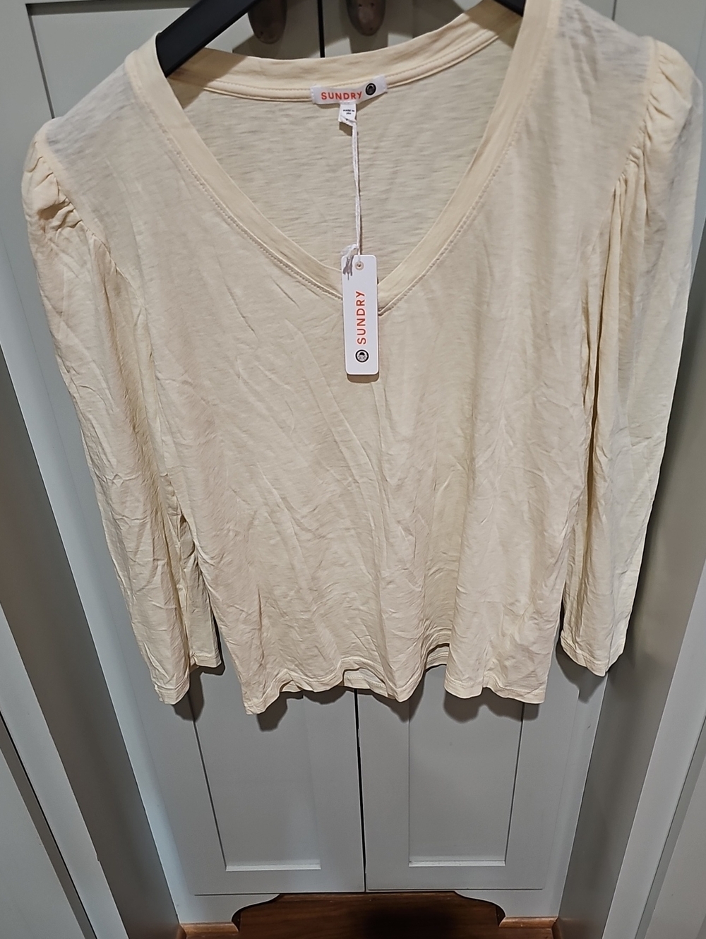 Sundry Pale Yellow V-Neck Long Sleeve Top